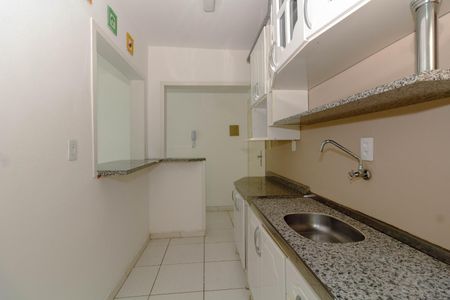Cozinha de apartamento para alugar com 1 quarto, 48m² em São Sebastião, Porto Alegre