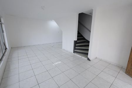 Casa à venda com 161m², 3 quartos e 3 vagas Casa à venda com 161m², 3 quartos e 3 vagasSala