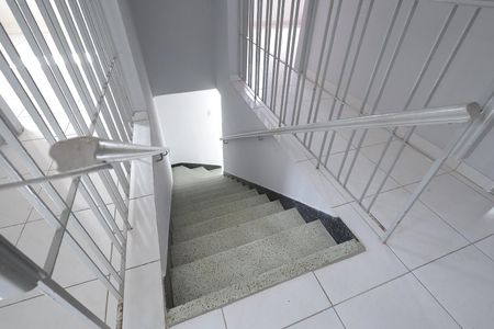 Casa à venda com 161m², 3 quartos e 3 vagas Casa à venda com 161m², 3 quartos e 3 vagasEscada
