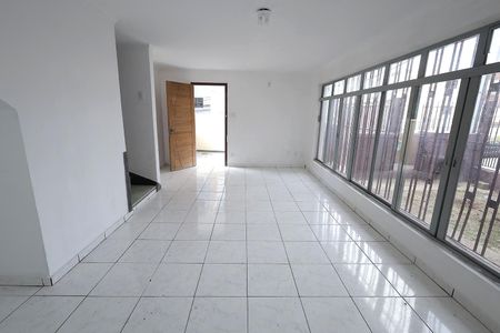 Casa à venda com 161m², 3 quartos e 3 vagas Casa à venda com 161m², 3 quartos e 3 vagasSala