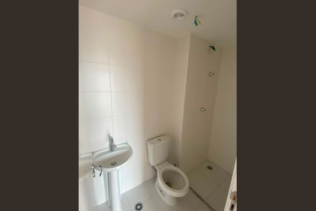 Banheiro de kitnet/studio para alugar com 1 quarto, 30m² em Vila Ema, São Paulo