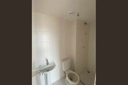 Banheiro de kitnet/studio para alugar com 1 quarto, 30m² em Vila Ema, São Paulo