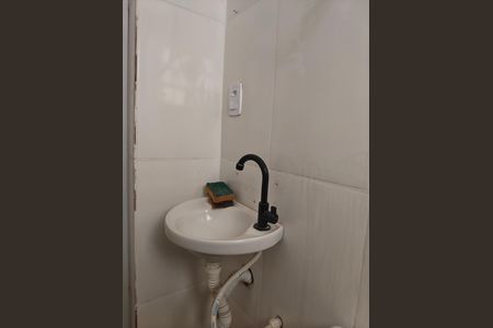 Banheiro da Suíte de casa para alugar com 2 quartos, 50m² em Jardim Jacana, São Paulo