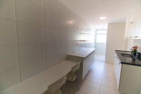 Apartamento à venda com 96m², 3 quartos e 1 vaga Apartamento à venda com 96m², 3 quartos e 1 vagaCozinha e Área de Serviço