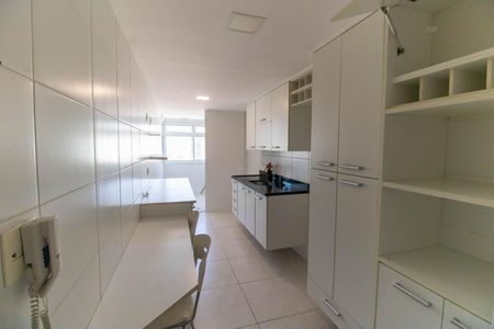 Apartamento à venda com 96m², 3 quartos e 1 vaga Apartamento à venda com 96m², 3 quartos e 1 vagaCozinha e Área de Serviço