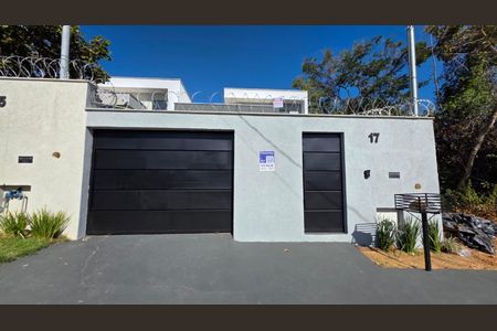 Casa à venda com 115m², 3 quartos e 2 vagas Casa à venda com 115m², 3 quartos e 2 vagasFachada placa
