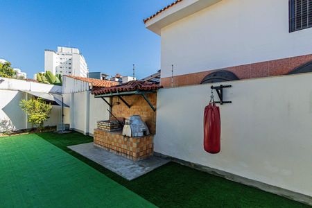 Área externa de casa para alugar com 4 quartos, 175m² em Alto da Lapa, São Paulo