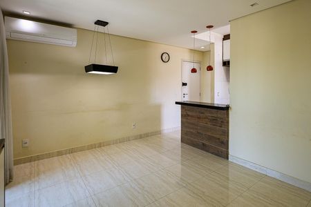 Sala de casa de condomínio à venda com 3 quartos, 69m² em Jardim Sevilha, Indaiatuba