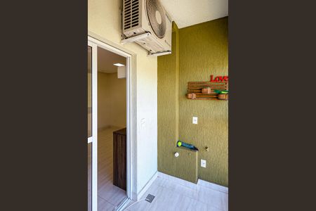 Sacada sala de casa de condomínio à venda com 3 quartos, 69m² em Jardim Sevilha, Indaiatuba