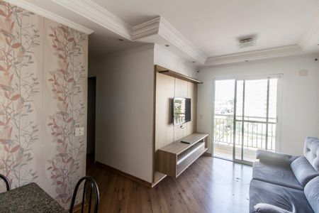 Sala de apartamento para alugar com 3 quartos, 68m² em Jardim Tupanci, Barueri