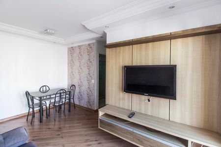 Sala de apartamento para alugar com 3 quartos, 68m² em Jardim Tupanci, Barueri