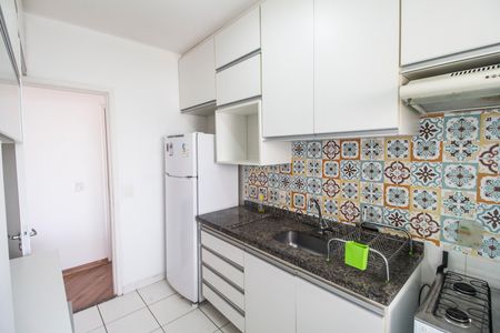 Cozinha de apartamento para alugar com 3 quartos, 68m² em Jardim Tupanci, Barueri