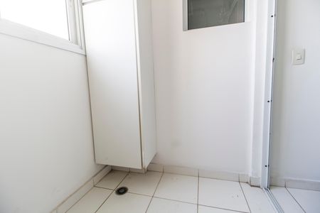 Área de Serviço de apartamento para alugar com 3 quartos, 68m² em Jardim Tupanci, Barueri