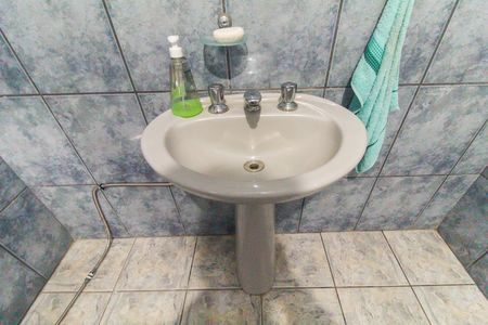 Banheiro 2 de casa à venda com 2 quartos, 194m² em Vila Carmosina, São Paulo