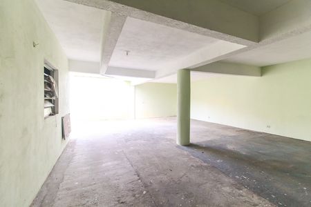 Garagem de casa à venda com 2 quartos, 194m² em Vila Carmosina, São Paulo