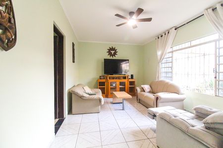 Casa à venda com 2 quartos, 194m² em Vila Carmosina, São Paulo