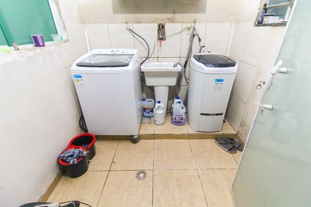 Área de Serviço de casa à venda com 2 quartos, 194m² em Vila Carmosina, São Paulo