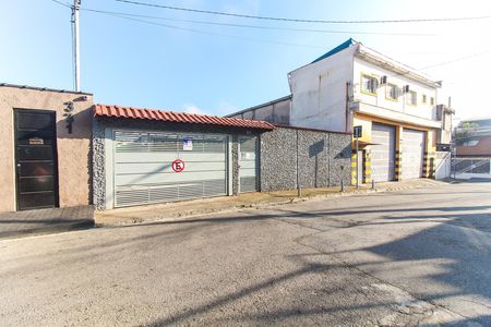 Fachada + Placa de casa à venda com 2 quartos, 194m² em Vila Carmosina, São Paulo