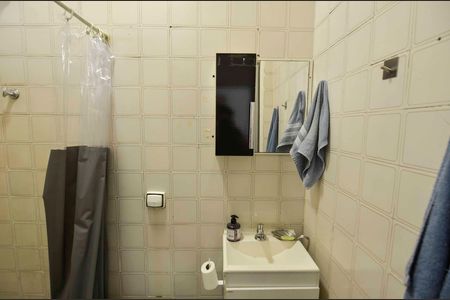 Casa à venda com 45m², 2 quartos e sem vaga Casa à venda com 45m², 2 quartos e sem vagaBanheiro