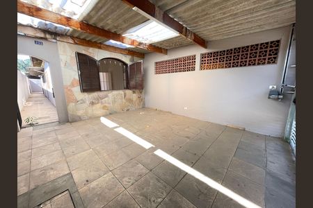 Garagem de casa à venda com 2 quartos, 69m² em Jardim Cláudia, São Paulo