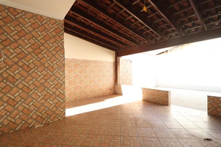 Varanda de casa para alugar com 3 quartos, 180m² em Jardim Patricia, Uberlândia