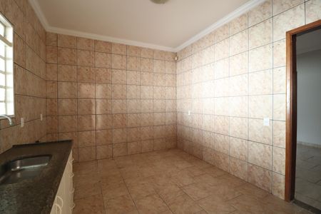 Cozinha de casa para alugar com 3 quartos, 180m² em Jardim Patricia, Uberlândia
