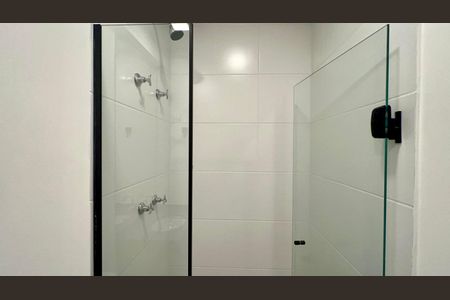 Banheiro de kitnet/studio à venda com 1 quarto, 25m² em Pinheiros, São Paulo