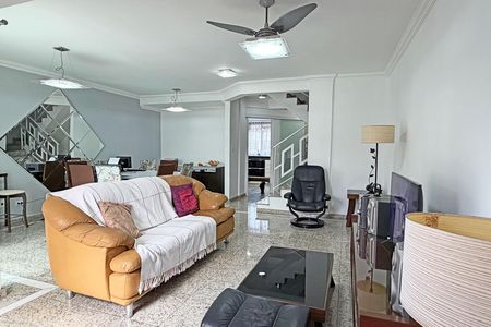 Casa para alugar com 3 quartos, 300m² em Embaré, Santos