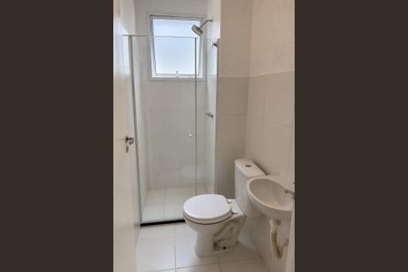 Banheiro de apartamento para alugar com 2 quartos, 48m² em Anchieta, Rio de Janeiro