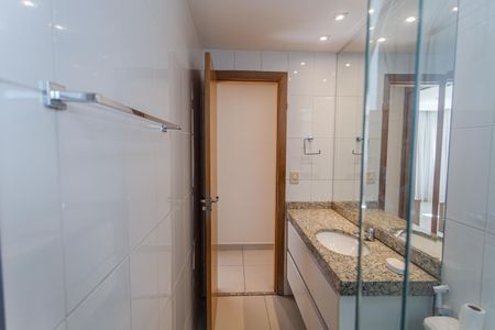 Banheiro Social de apartamento para alugar com 3 quartos, 85m² em Maria Virgínia, Belo Horizonte