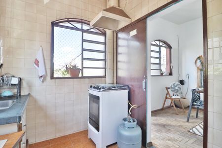 Cozinha de apartamento para alugar com 1 quarto, 65m² em Martins, Uberlândia