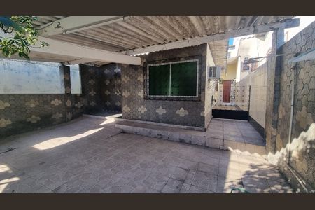 Área externa de casa à venda com 5 quartos, 200m² em Campo Grande, Rio de Janeiro
