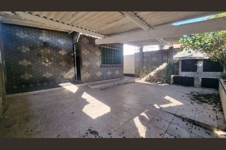 Área externa de casa à venda com 5 quartos, 200m² em Campo Grande, Rio de Janeiro