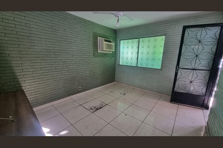 Sala de casa à venda com 5 quartos, 200m² em Campo Grande, Rio de Janeiro