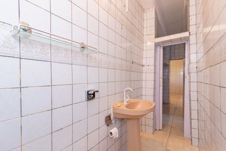 Banheiro de casa para alugar com 1 quarto, 43m² em Vila Picinin, São Paulo