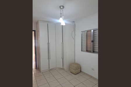 Quarto de casa para alugar com 3 quartos, 100m² em Vila Taquari, São Paulo