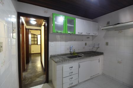 Casa de condomínio para alugar com 225m², 2 quartos e 1 vagaCozinha