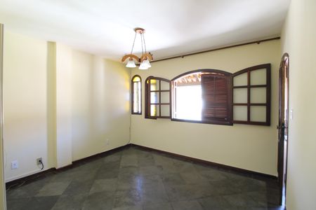 Casa de condomínio para alugar com 225m², 2 quartos e 1 vagaSala