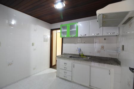 Casa de condomínio para alugar com 225m², 2 quartos e 1 vagaCozinha