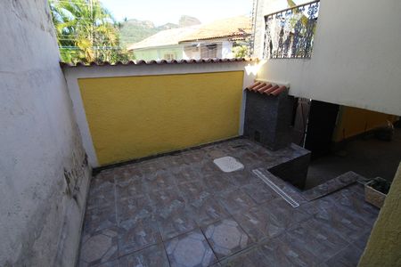 Casa de condomínio para alugar com 225m², 2 quartos e 1 vagaQuintal