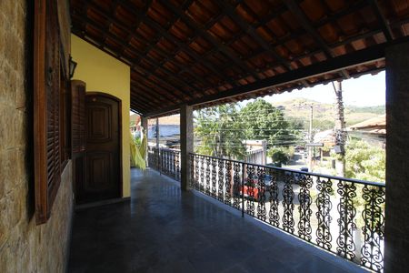 Casa de condomínio para alugar com 225m², 2 quartos e 1 vagaVaranda