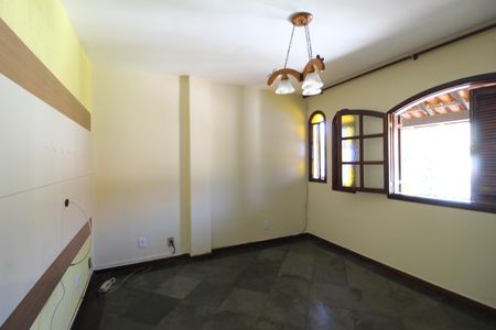 Casa de condomínio para alugar com 225m², 2 quartos e 1 vagaSala