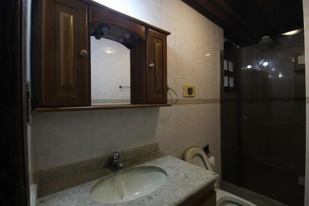 Casa de condomínio para alugar com 225m², 2 quartos e 1 vagaBanheiro