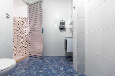 Banheiro de casa para alugar com 2 quartos, 120m² em Vila Esperança, São Paulo