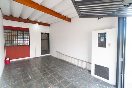 Garagem de casa à venda com 2 quartos, 150m² em Vila do Encontro, São Paulo