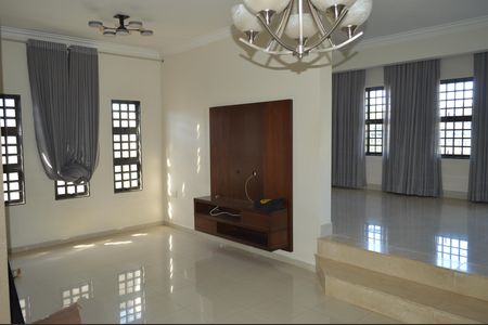 Sala de TV de casa para alugar com 3 quartos, 260m² em Ribeirânia, Ribeirão Preto