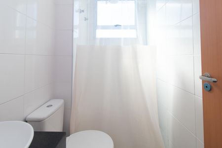 Banheiro de apartamento para alugar com 2 quartos, 46m² em Restinga, Porto Alegre