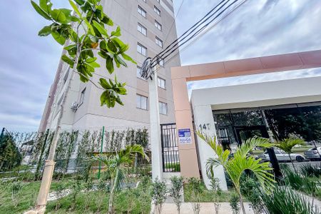 Fachada com Plaquinha de apartamento para alugar com 2 quartos, 36m² em Vila Esperança, São Paulo