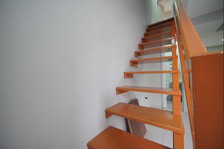 Escada de acesso a cobertura de apartamento para alugar com 2 quartos, 71m² em Ingleses Norte, Florianópolis