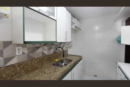 Cozinha de casa de condomínio para alugar com 3 quartos, 70m² em Portinho, Cabo Frio